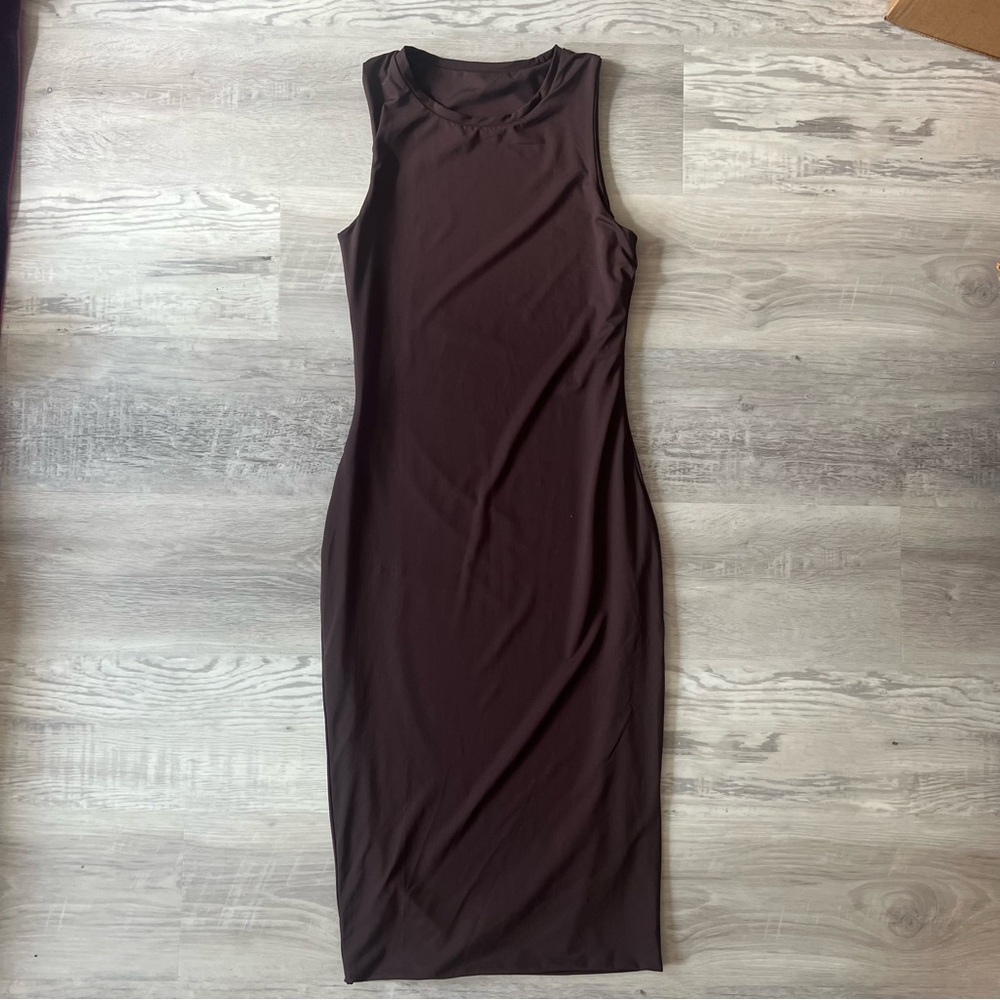 Vitality sleeveless midi dress - Picture 9 of 12